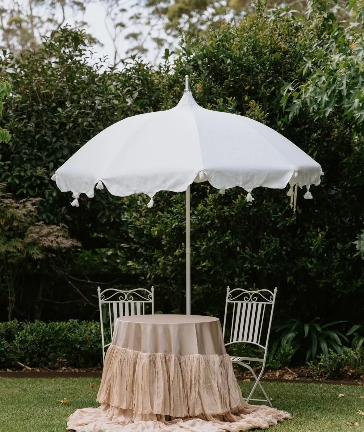 Ideas, moments and magic I&rsquo;ve been saving this month. Little sparks that help me craft your heartfelt ceremony.

1. Garden wedding dreams @madelineanne_creator 
2. This dress! 📸 @allumeweddings 
3. Redleaf Wollombi- Tuscan vibes in the Hunter 