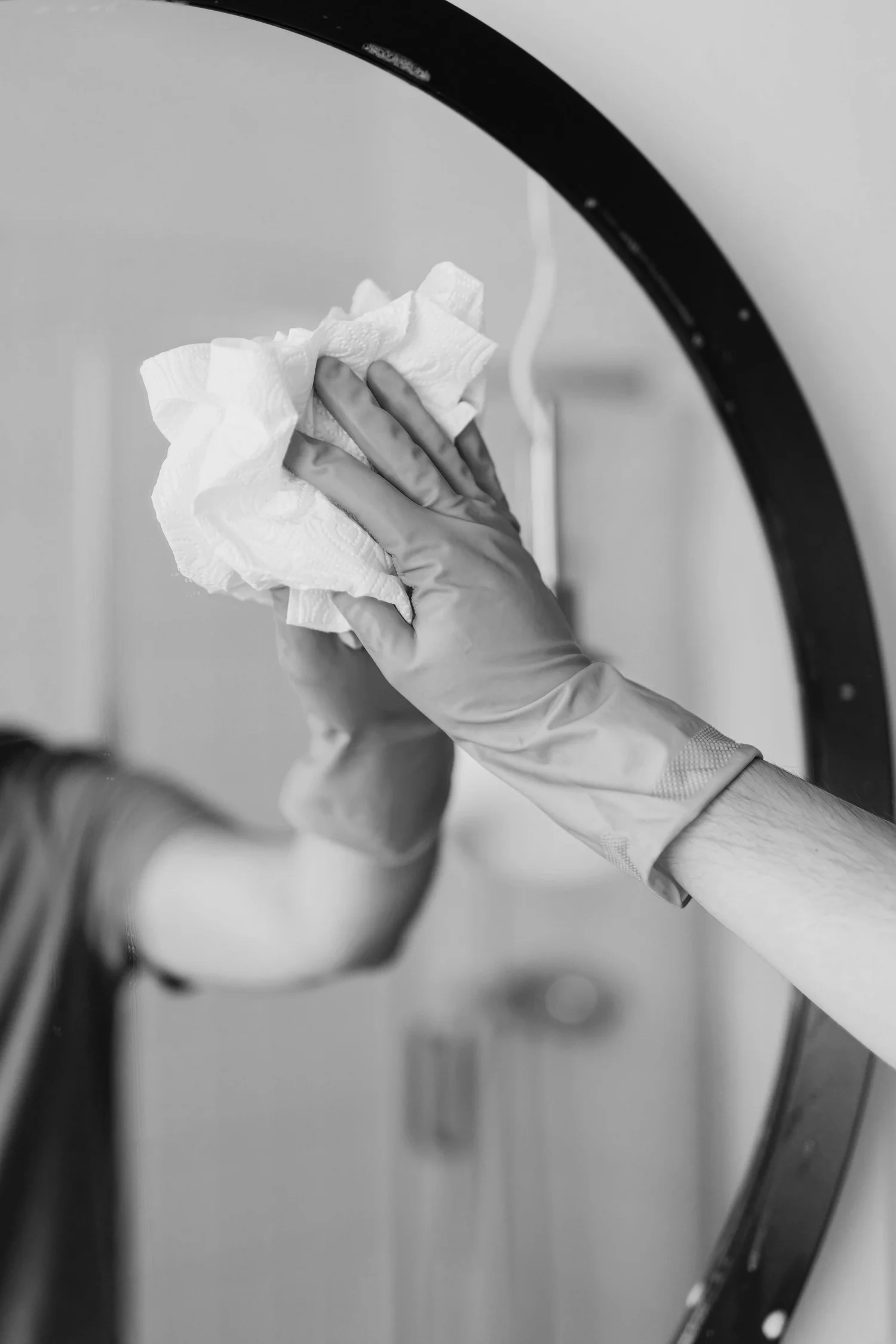 Cleaning team member cleaning a mirror