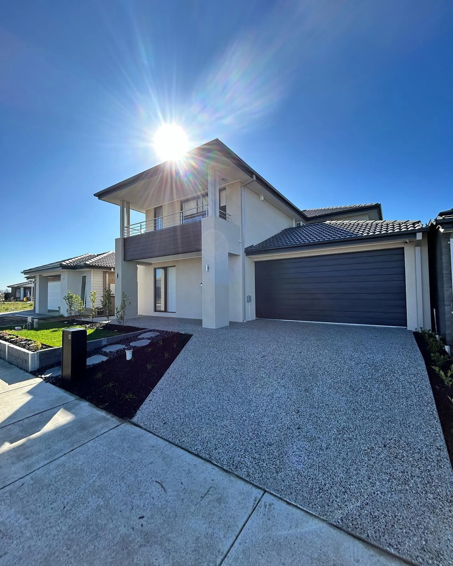 &bull; Completed project - Clyde North 2024 🌱🍂

#concrete #concretedesign #exposedconcrete #landscapingdesign #newbuild #southeastmelbourne #landscape #construction #newhome