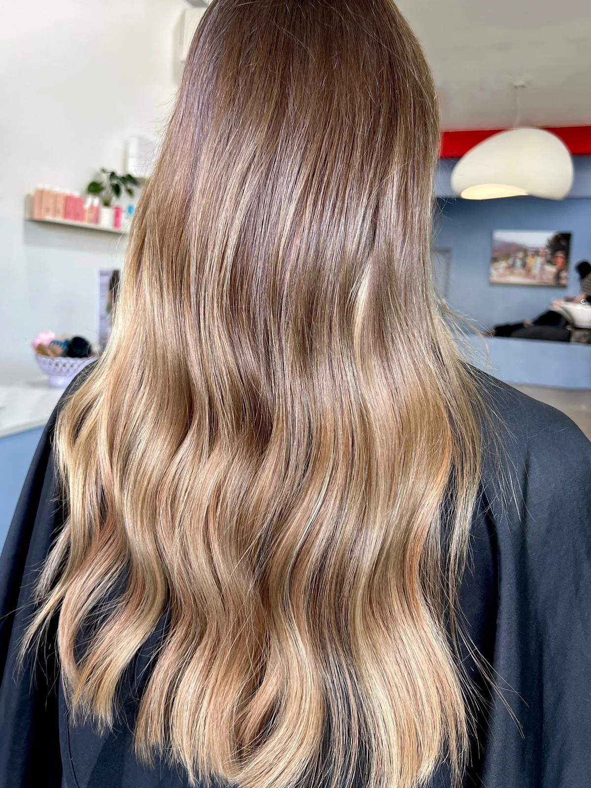 Soft waves, subtle lift, and the lightest little secret — 50g of mini wefts ✨
Where natural texture meets seamless volume.
Find your feel-good hair at Bhãva Salon 
#BhavaSalon #BrisbaneSalon #BrisbaneHair #HairExtensions #MiniWefts #S