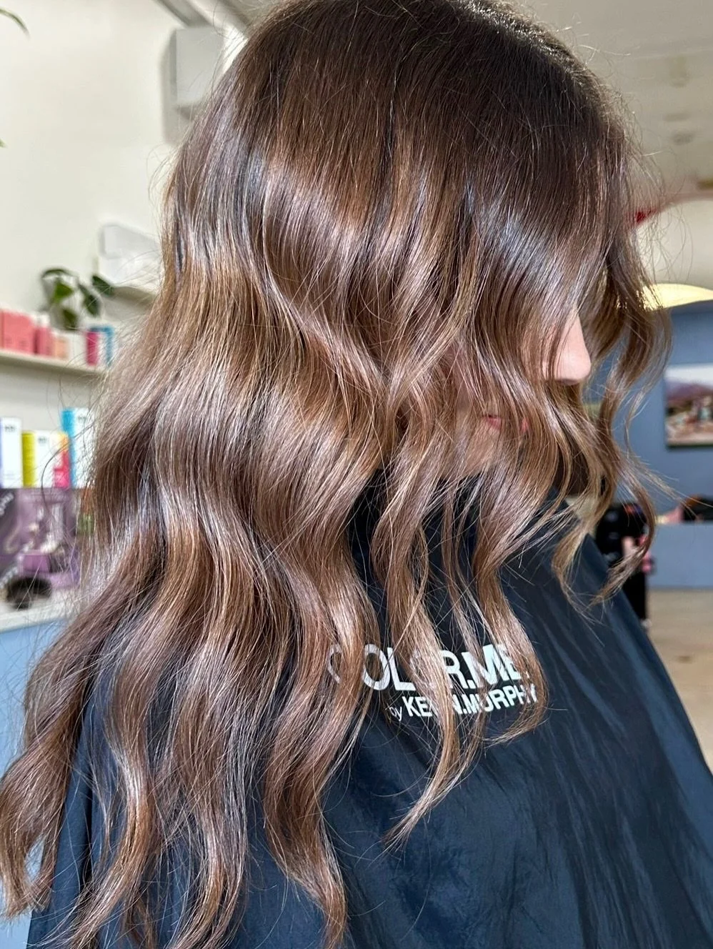 A little toner refresh, a little cool-down moment,
and a whole lot of Meg-made waves. 🌊

Loving this subtle shift into a cooler, darker vibe 🤎✨

@meg_bhavasalon 

#BrisbaneSalon #BrunetteRefresh #CoolToneColour
#BhavaSalon #HairTransformation #Glos