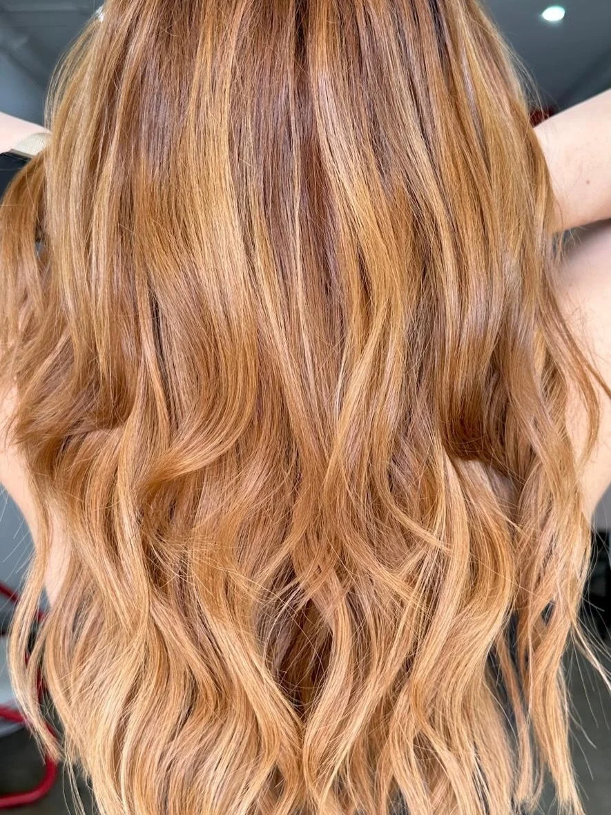 I promised you an update&hellip; 😉

That extra 50g really gave it the final touch.

This is the no-sew butterfly weft extensions with 150g in,  how gorgeous is this colour blend? 😍

#bhavasalon #wefthairextensions #colourspecialists #tenrifehairdre