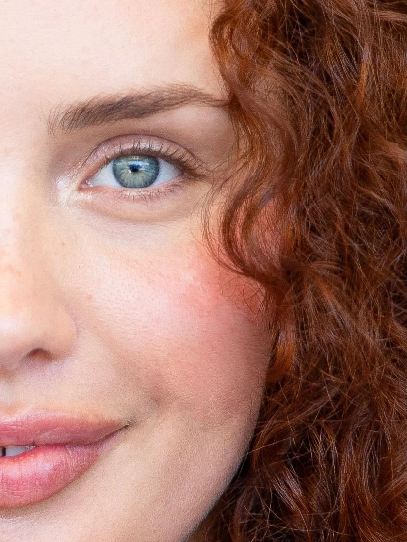 They say the eyes are the windows to the soul 👁️

But the hair&hellip;.. Is the Introduction 😍

✨Curl sculpted by Danica
 @danica_bhavasalon 

#bh&atilde;vasalon #curlycut #Brisbanehair #definedcurls