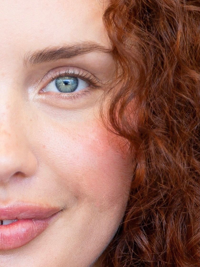 They say the eyes are the windows to the soul 👁️

But the hair&hellip;.. Is the Introduction 😍

✨Curl sculpted by Danica
 @danica_bhavasalon 

#bh&atilde;vasalon #curlycut #Brisbanehair #definedcurls