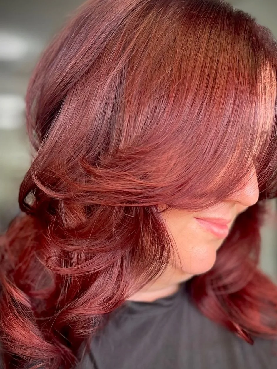 THIS SHADE DESERVES YOUR FULL ATTENTION😍

Layered warmth that moves with the light 🔅

Soft copper through the mids,
a deeper base to hold it all together,
and ends that catch every bit of shine.

Glossy. Dimensional. Lived-in (in the best way) 😉

