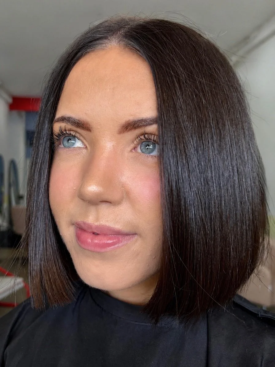 The bob is bobbing 
Glossy, sleek and softly polished by Danica.💫

Finished with rich brunette tones, soft shine and that freshly-cut feeling we love. 🤎

#bhavasalon #teneriffehair #brisbanehair #sleekbob #glossybrunette
