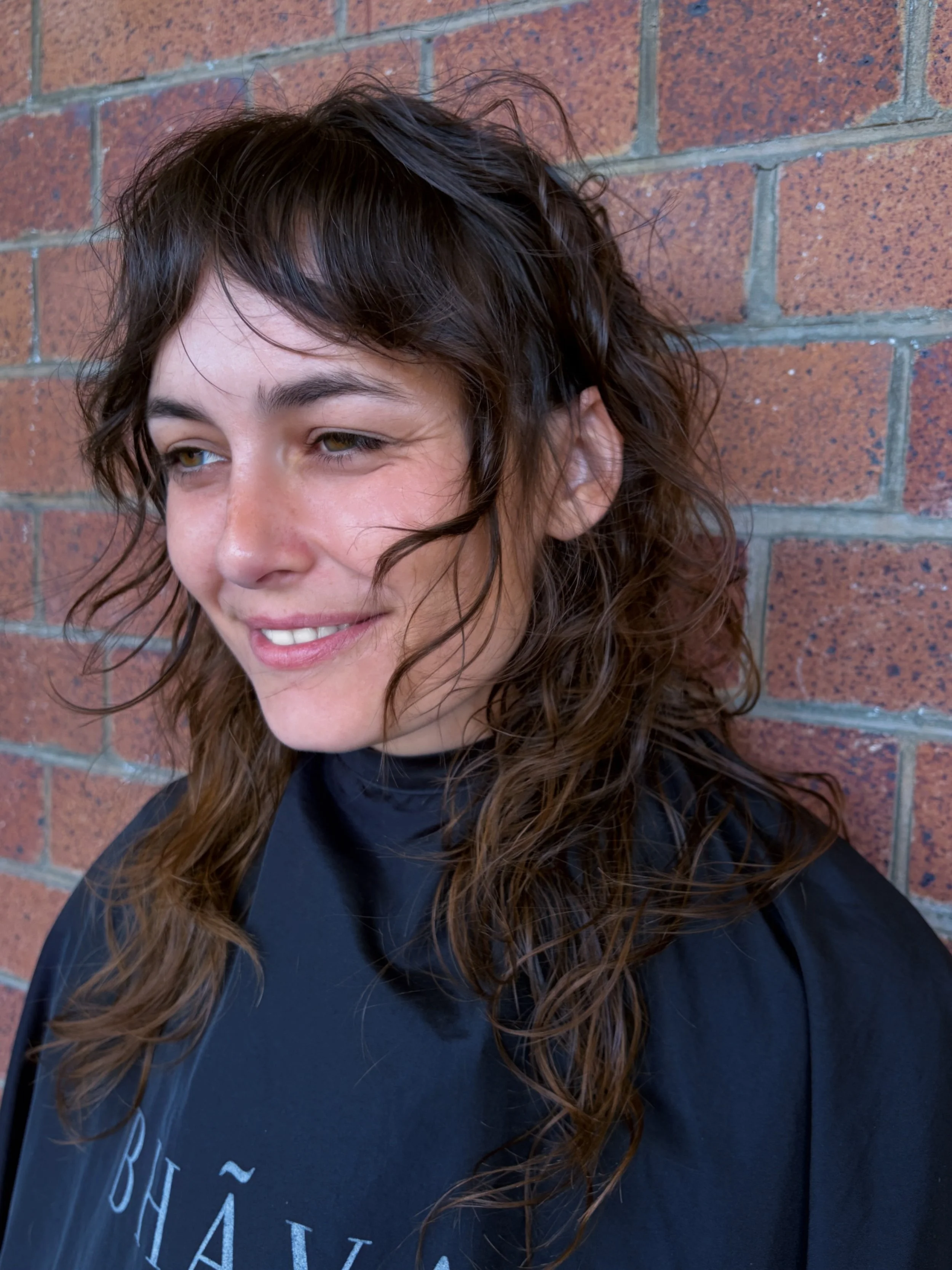 Curls with a little bit of chaos 🐚

Soft shaping, plenty of movement and just enough shag to make the whole thing feel effortless.
The kind of haircut that works with the curl, not against it.

Created by Danica at Bh&atilde;va 🤍

@danica_bhavasalo