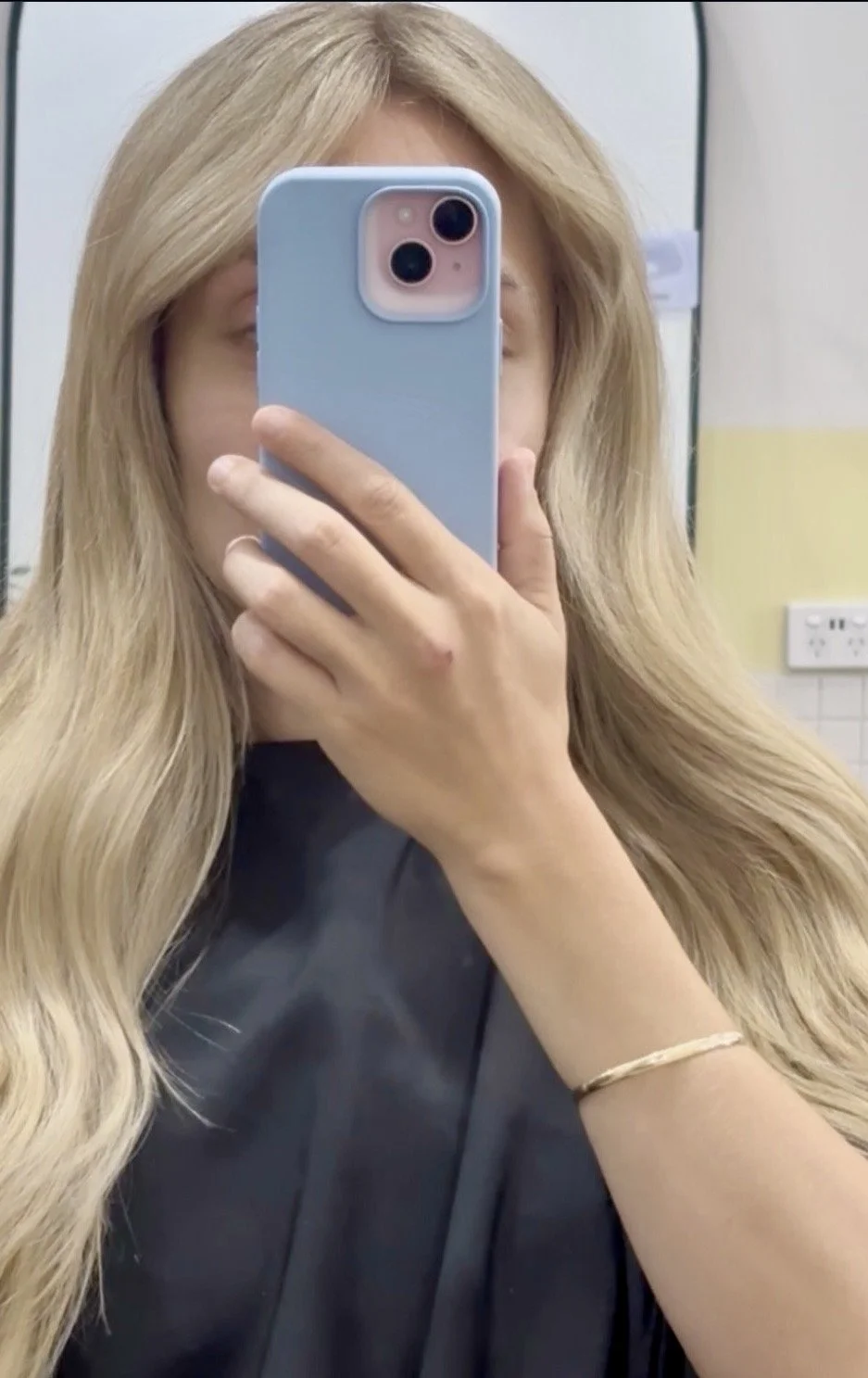Blonde hair, long hair, balayage and foils 