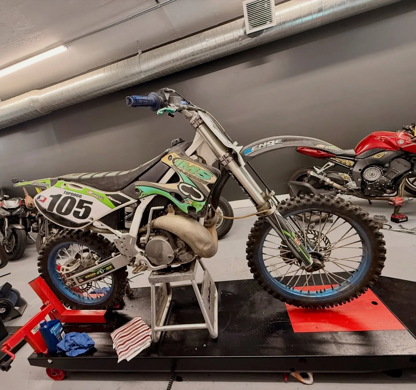 2000 Kawasaki KX250

1. Carb Clean/Adjust
2. Fork Seal Replacement 
3. Plastics Replacement