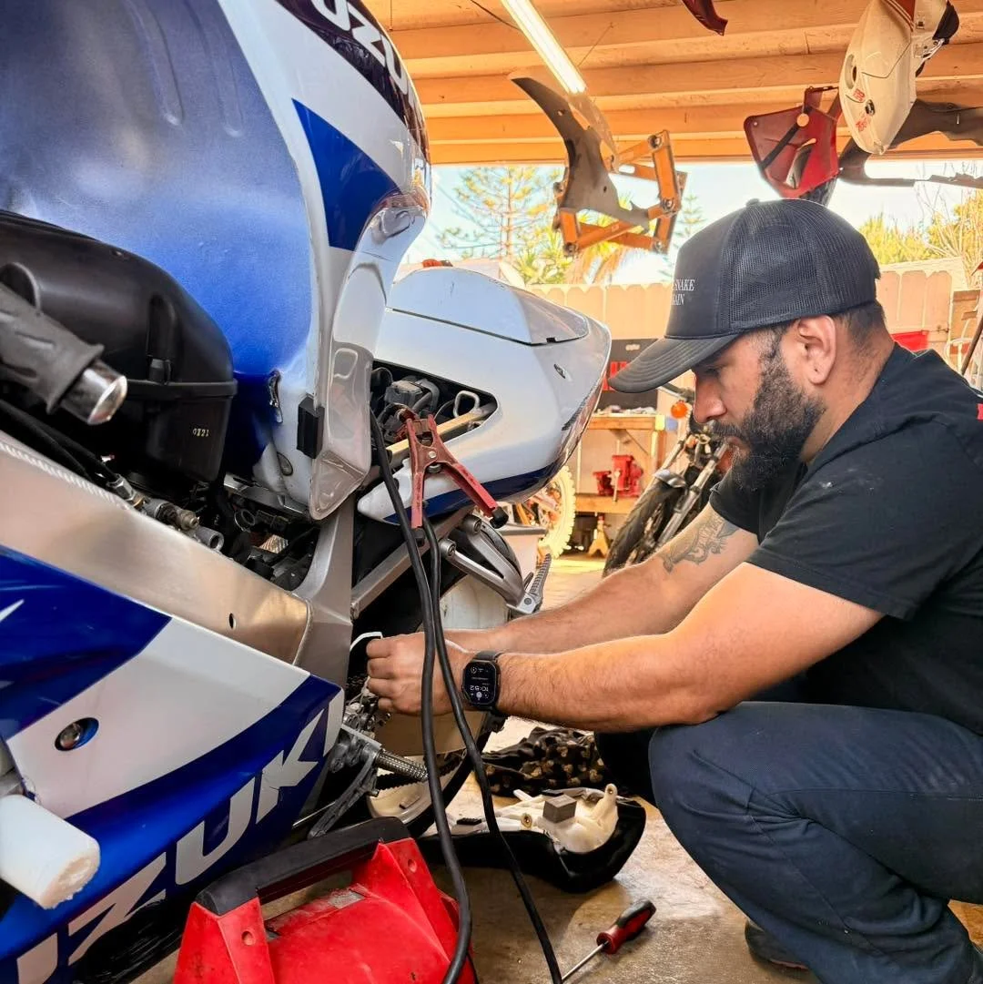 Giving this 2001 Suzuki GSX-R600 a little TLC after sitting for more than 10 yrs.

#alfadogmototech #mobileservice #mobilemotorsportstechnician #mobilemotorcycleshop #mobiletech #mobiletechnician #smallbusiness #socalriders #mobilemotorsportsrepair #
