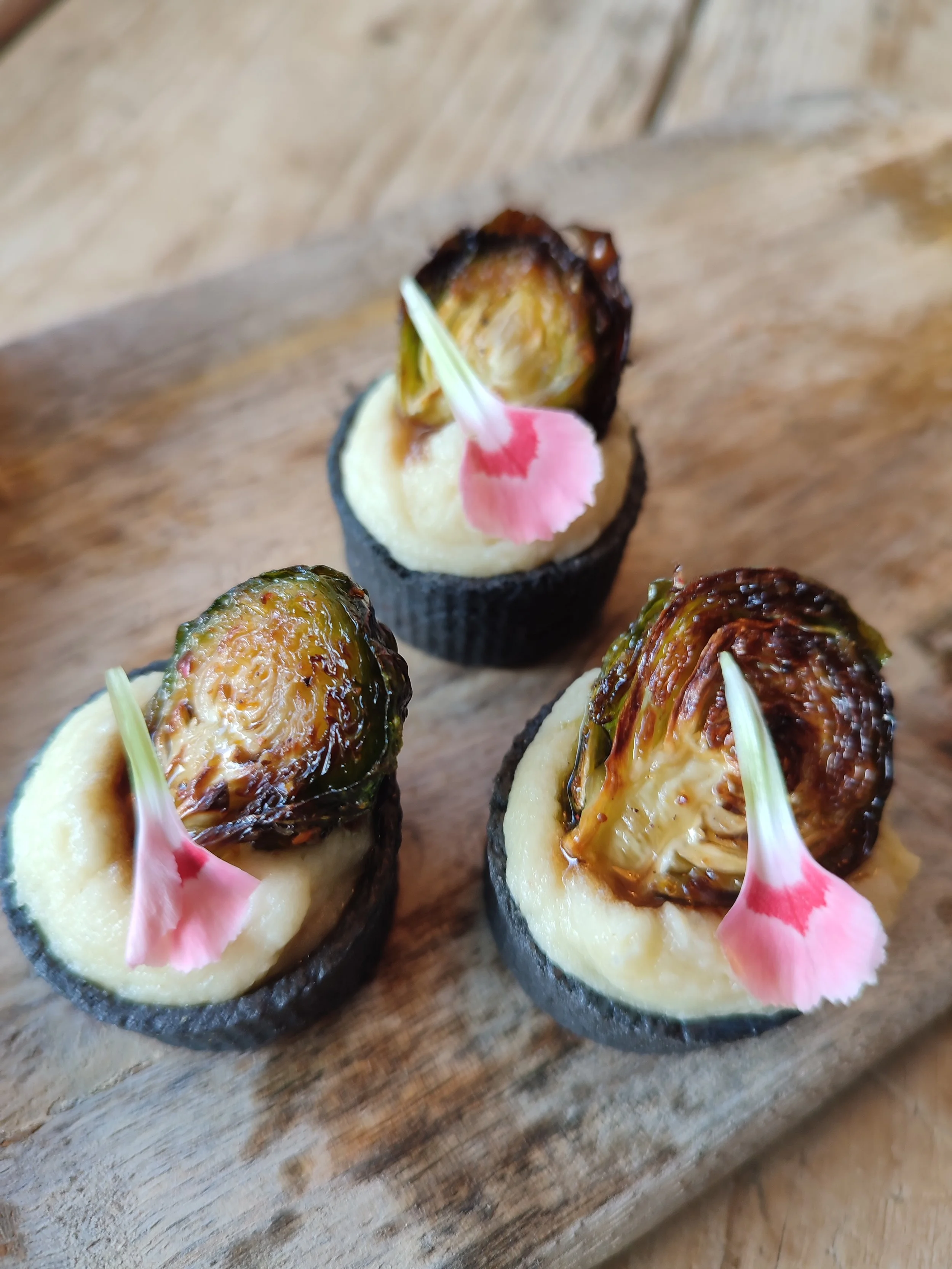 2025-05 hapje pastinaak spruit.jpg