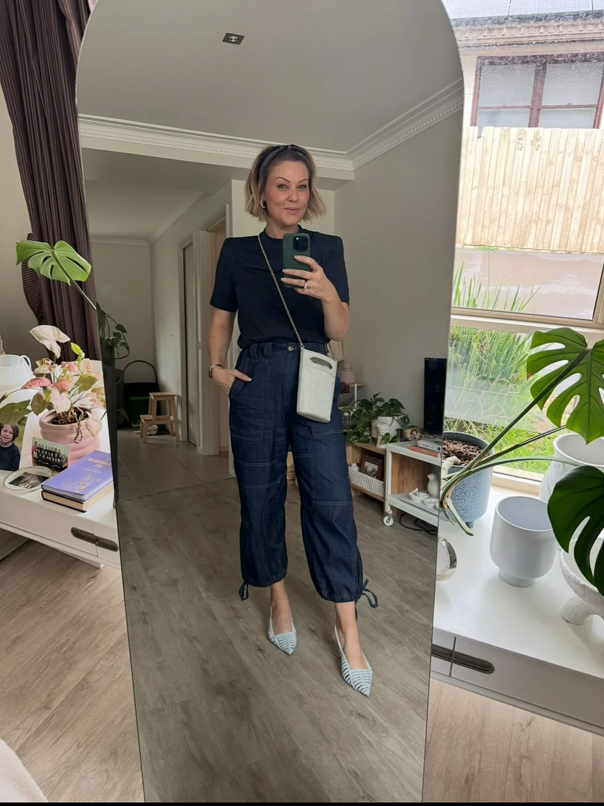 Last week I shared one of my favorite pants I wear all the time and this is another pair I absolutely love. I&rsquo;ve had these for about 6 weeks now and have worn them approximately 20 times already.

Heels, sneakers, skinny days, bloated days 🙋🏻