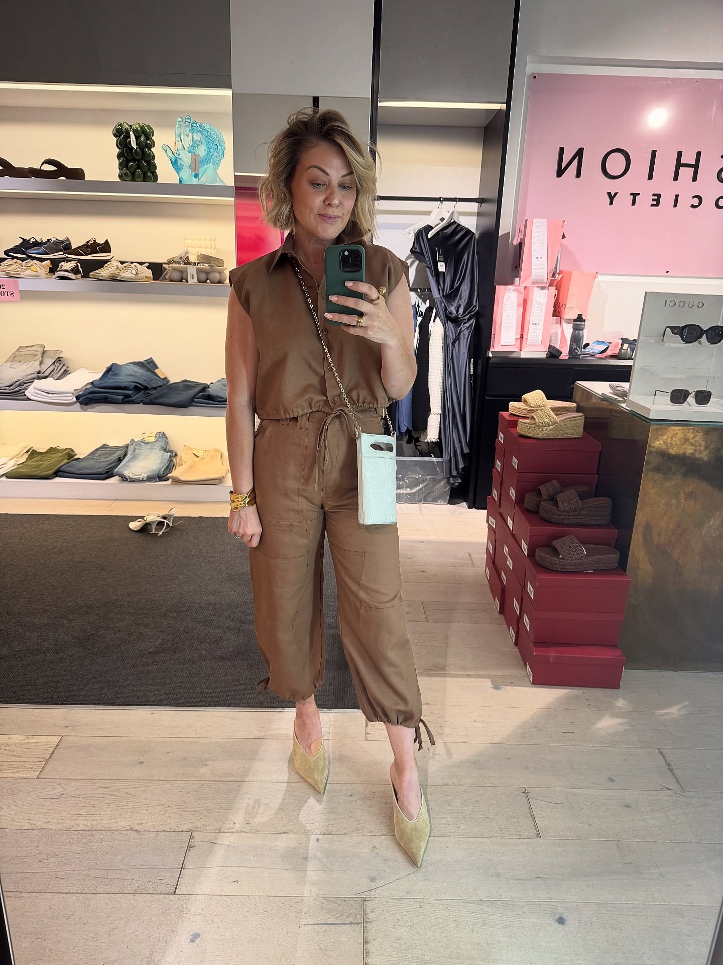 Ending my day on a high ✨

The hour of power (my 1 hour package) @merivalemallnz to wrap up Black Friday and we nailed her new casual style with mix &amp; match options and a little bling on top 🙌🏻

10 perfect items that we can continue to build on