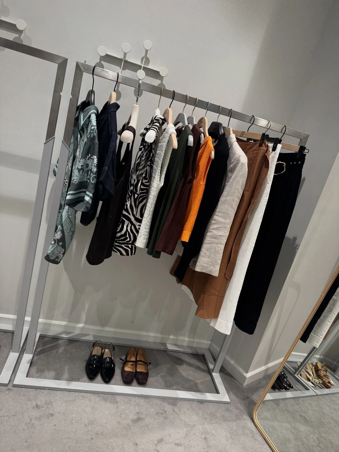 Last week we cleansed her wardrobe of all the items that no longer serve her and created a hit list of the missing gaps we needed to fill to get her current wardrobe working harder and to elevate her own personal style.

Natural fibers and quality ar