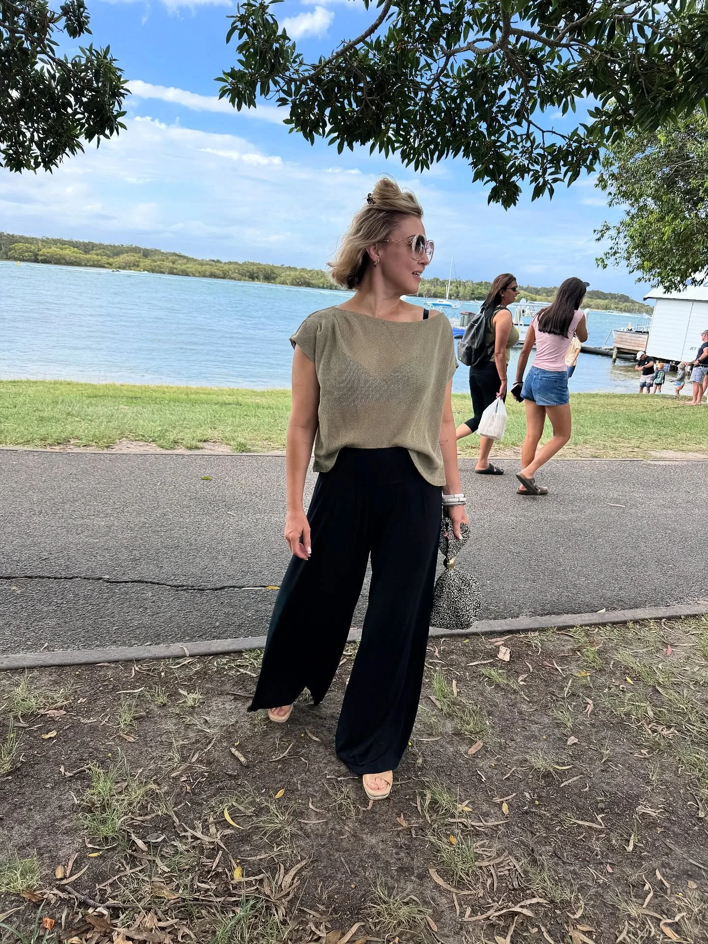 Warm weather, the softest pants ever, hubby by my side 🫶🏼

Winning 🥰 #noosa 

Top @viktoriaandwoods 
Pants @wyselifestyle 
Heels @midas_shoes
Bangles @forevernew_official
Sunnies oldies from @camillawithlove