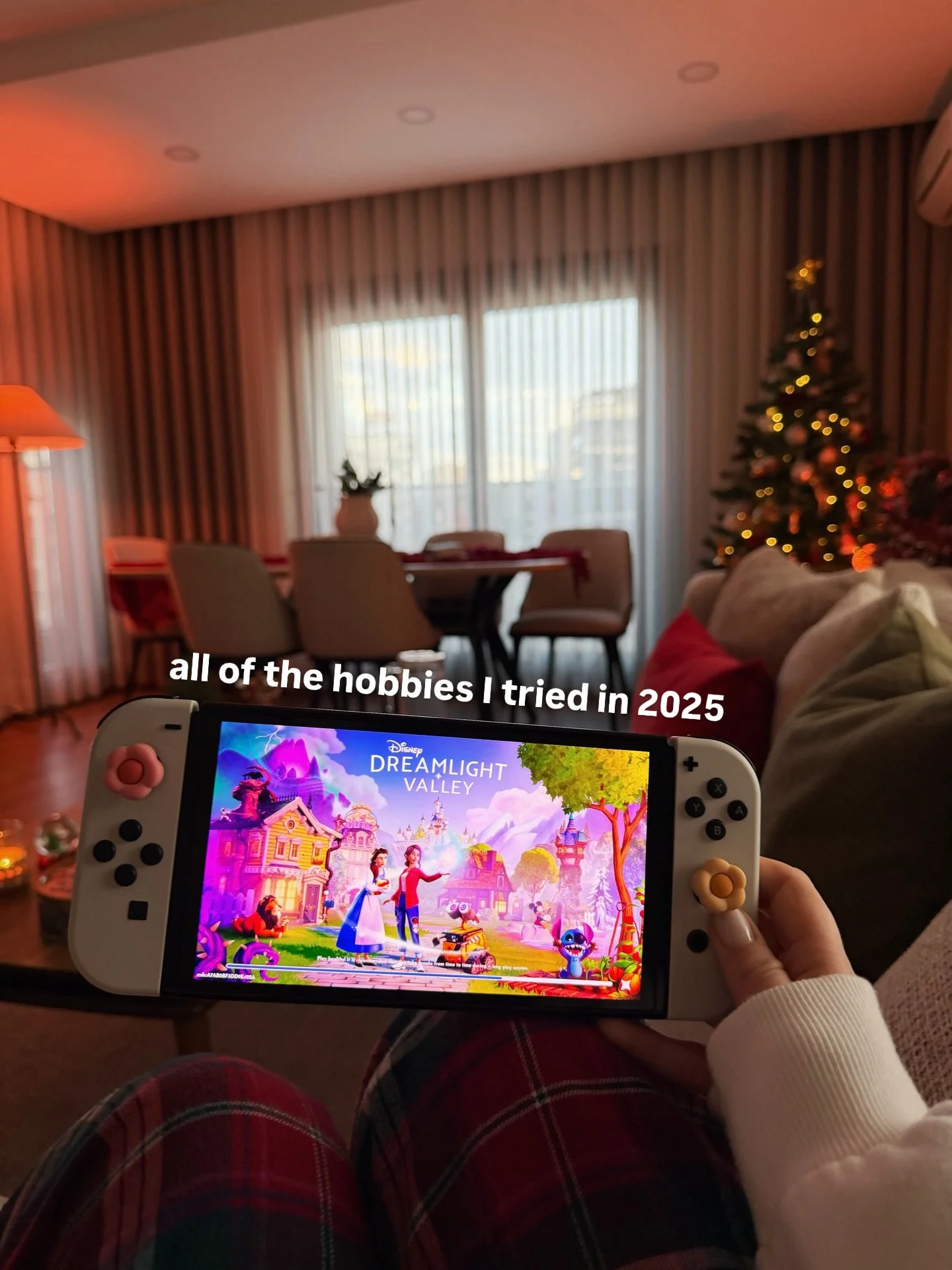 Did you hear? 2026 is the year we&rsquo;re finally getting off of our phones &amp; getting a hobby!!! 🙌 I worked out the other day that based on my current screen time, I could be reading 3-4 books a week - or 210 a year 😅 imagine how different our