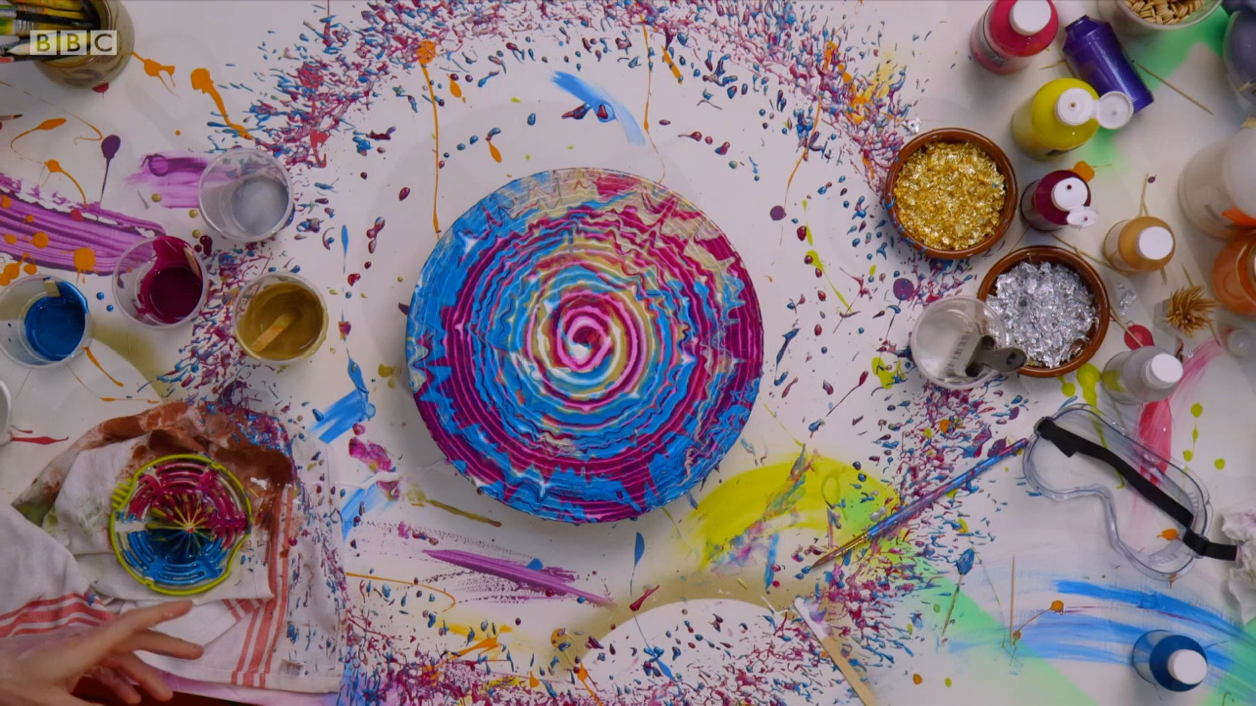 Spinning arts and crafts top shot