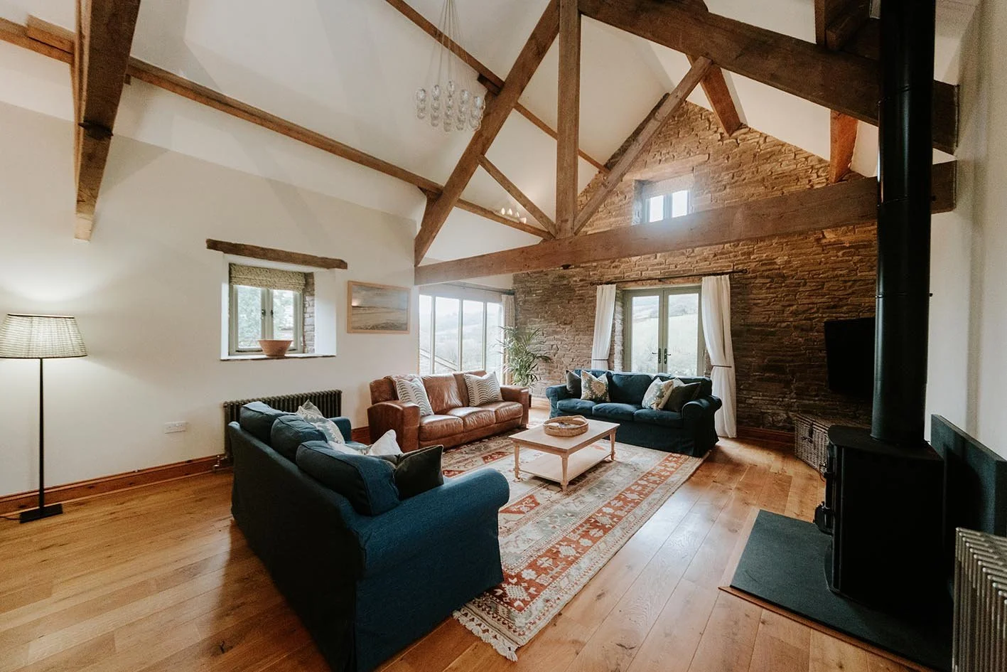 11-sugar-loaf-retreats-old-cider-mill-living-room-lounge.jpg