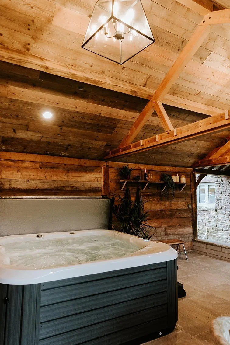 58-sugar-loaf-retreats-old-cider-mill-hot-tub.jpg