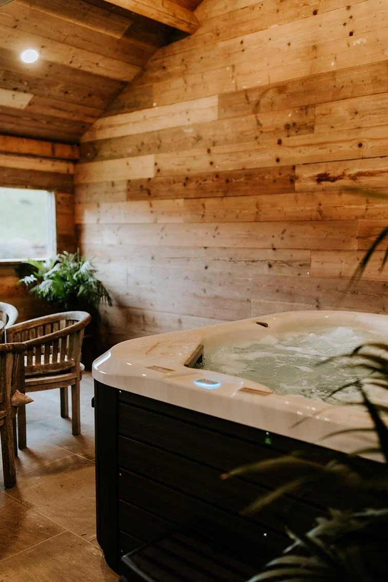 56-sugar-loaf-retreats-old-cider-mill-hot-tub.jpg
