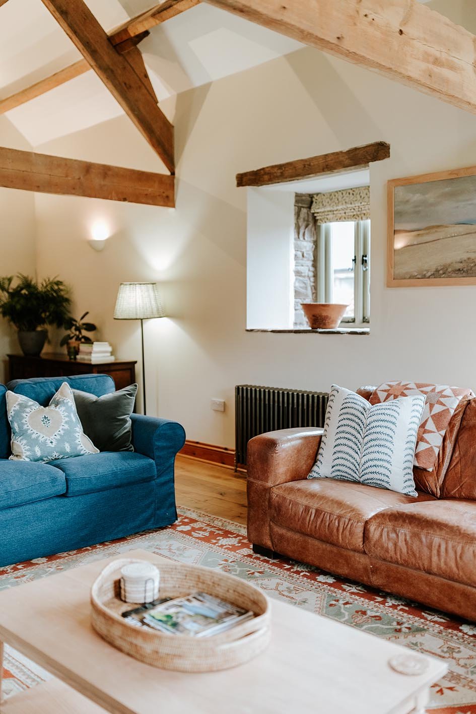 22-sugar-loaf-retreats-old-cider-mill-living-room-lounge.jpg