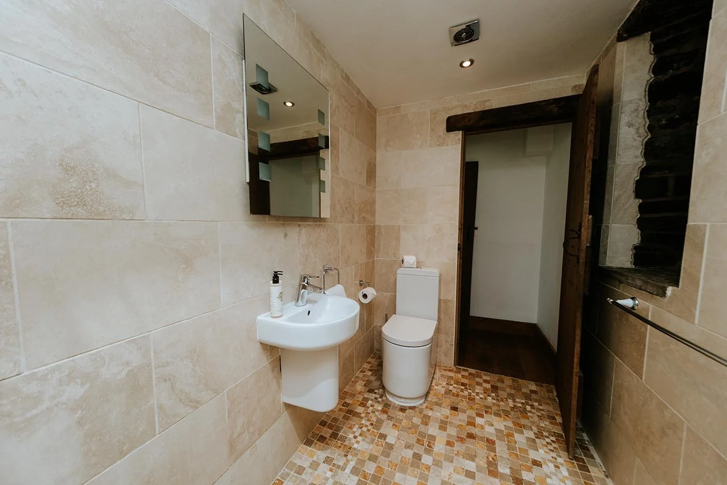 188-sugar-loaf-retreats-old-cider-mill-bathroom.jpg