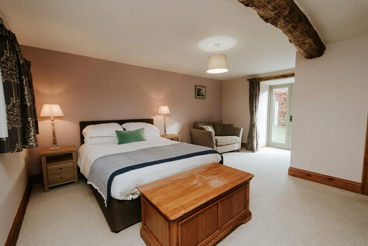 119-sugar-loaf-retreats-old-cider-mill-bedroom.jpg