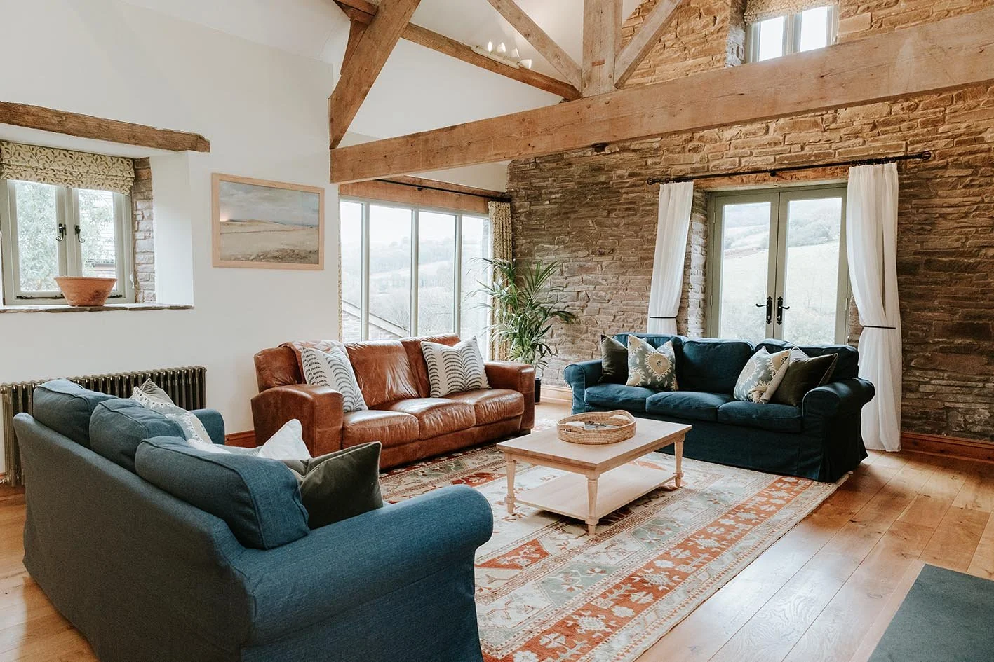 16-sugar-loaf-retreats-old-cider-mill-living-room-lounge.jpg