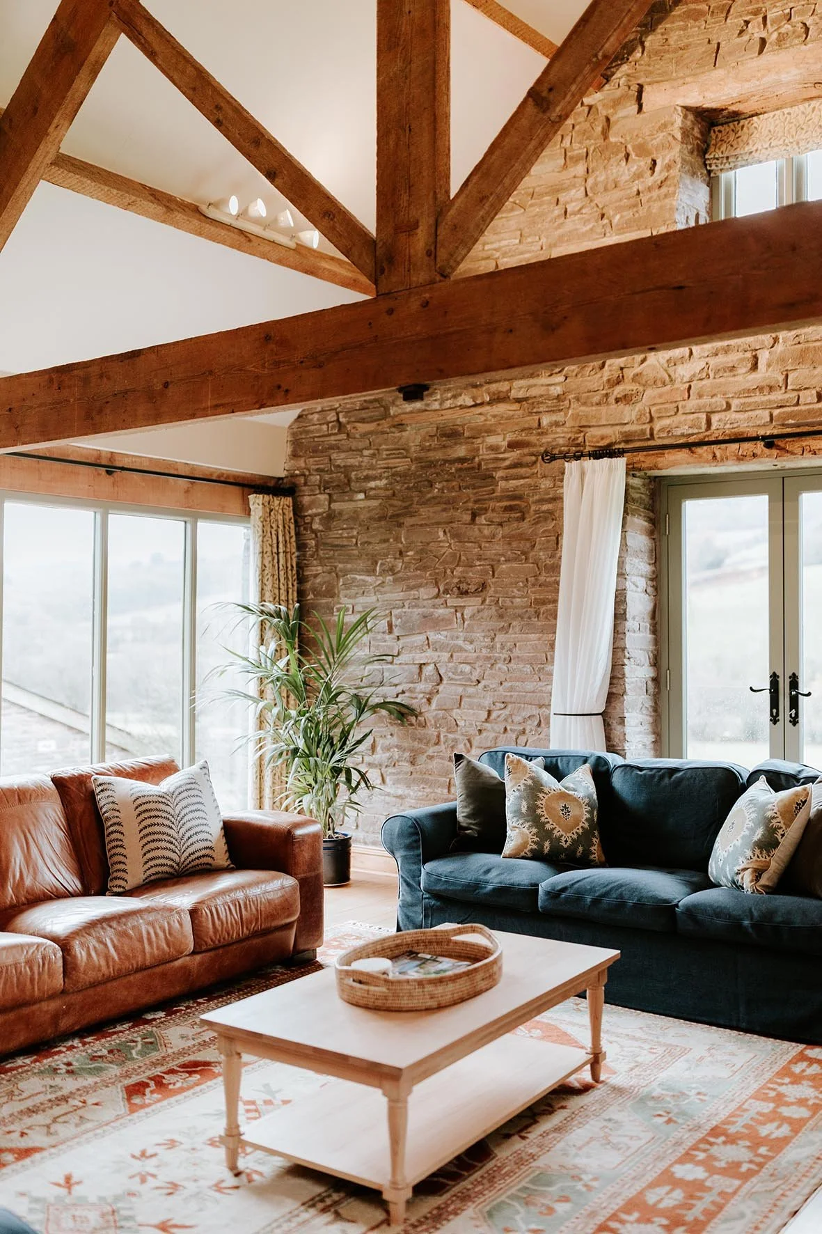 26-sugar-loaf-retreats-old-cider-mill-living-room-lounge.jpg