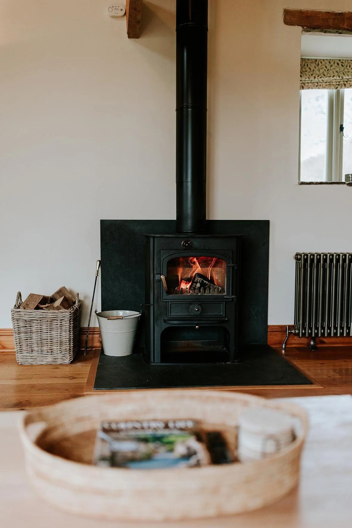 29-sugar-loaf-retreats-old-cider-mill-living-room-lounge-log-burner.jpg