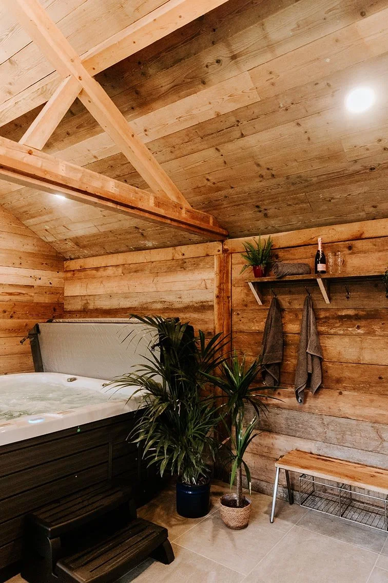 63-sugar-loaf-retreats-old-cider-mill-hot-tub.jpg