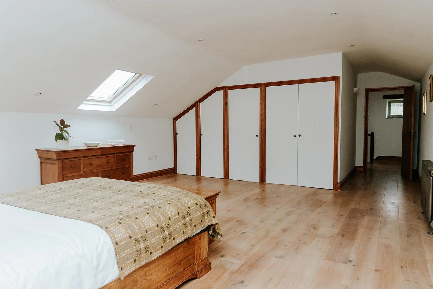 41-sugar-loaf-retreats-old-cider-mill-bedroom.jpg