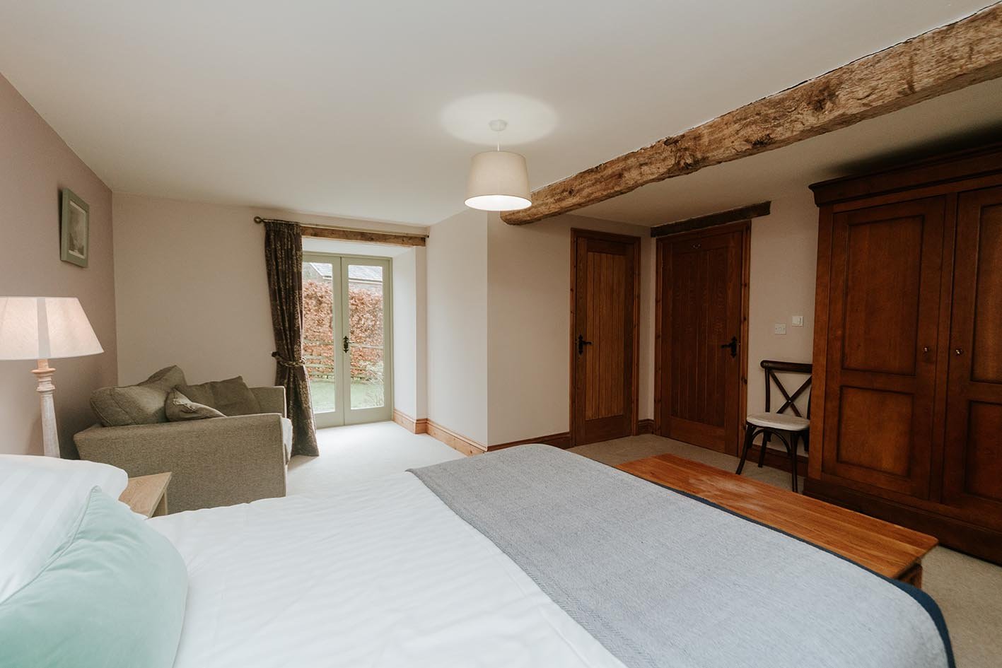 120-sugar-loaf-retreats-old-cider-mill-bedroom.jpg