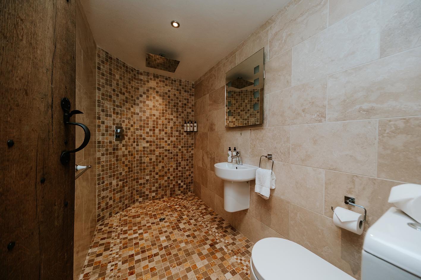 187-sugar-loaf-retreats-old-cider-mill-bathroom.jpg