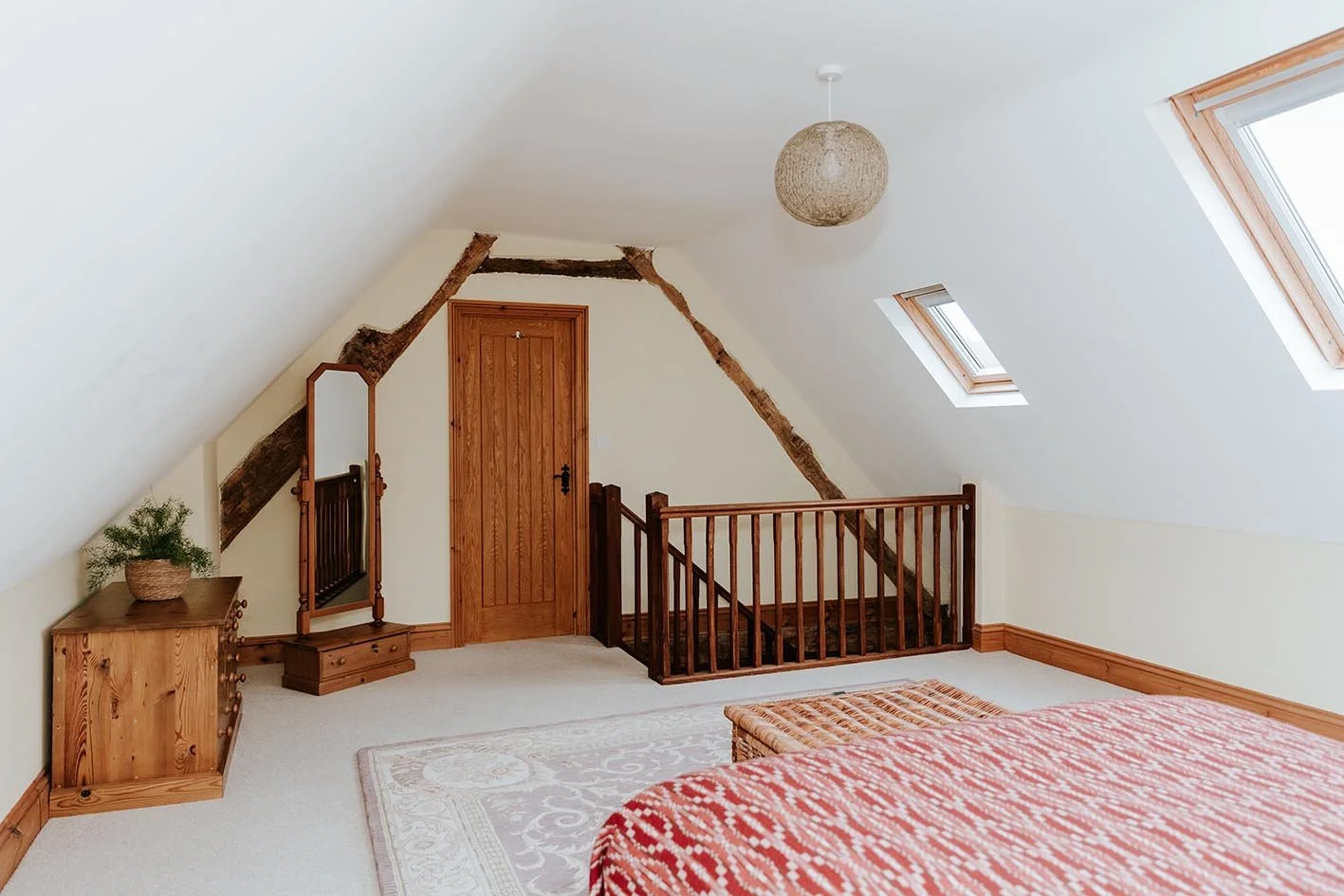 104-sugar-loaf-retreats-old-cider-mill-bedroom-eaves.jpg