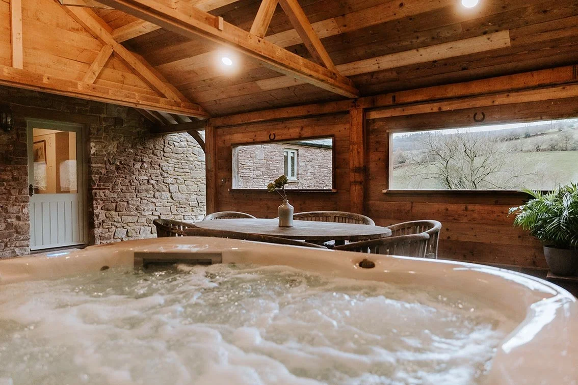 65-sugar-loaf-retreats-old-cider-mill-hot-tub.jpg