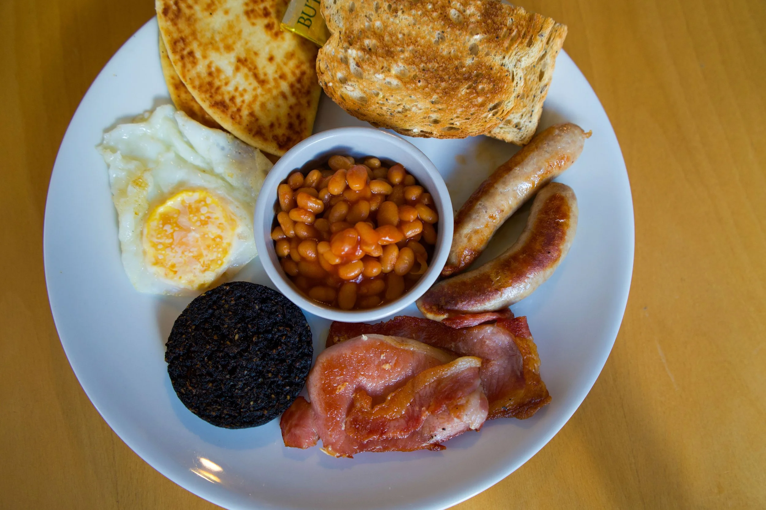 Full cooked butchers breakfast at Giraffe Café