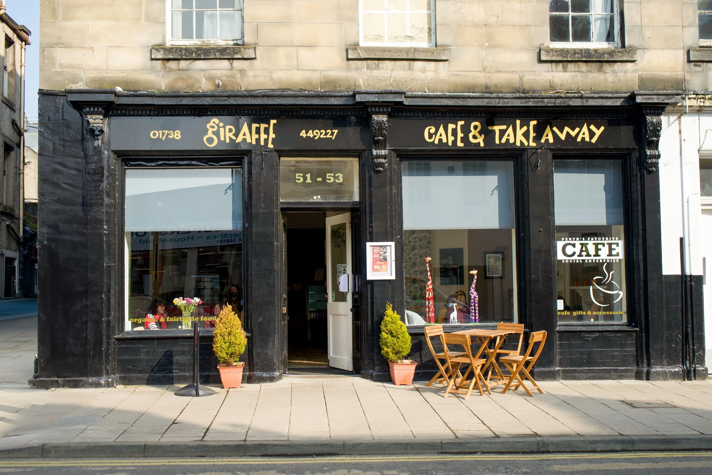 View of exterior of Giraffe Café on South Street, Perth