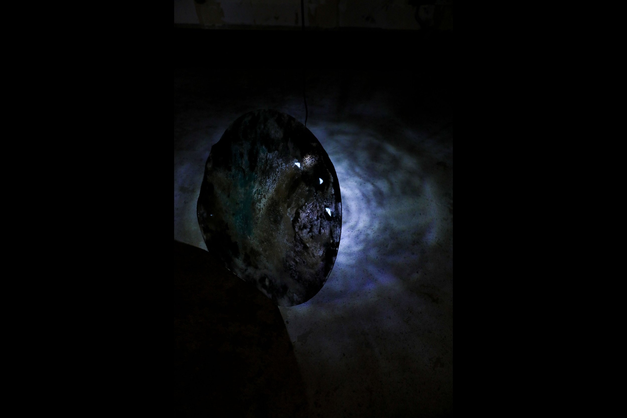 Anna Gabriele
ULUU // substance release
JP, 2017
___
installation
oil on acrylic panel, burnt plastic marinal debris, light bulb, photo print on vinyl sheet