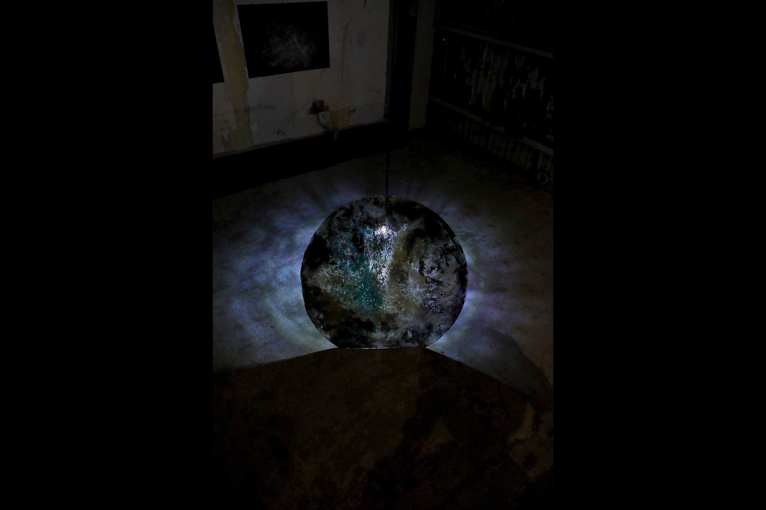 Anna Gabriele
ULUU // substance release
JP, 2017
___
installation
oil on acrylic panel, burnt plastic marinal debris, light bulb, photo print on vinyl sheet
