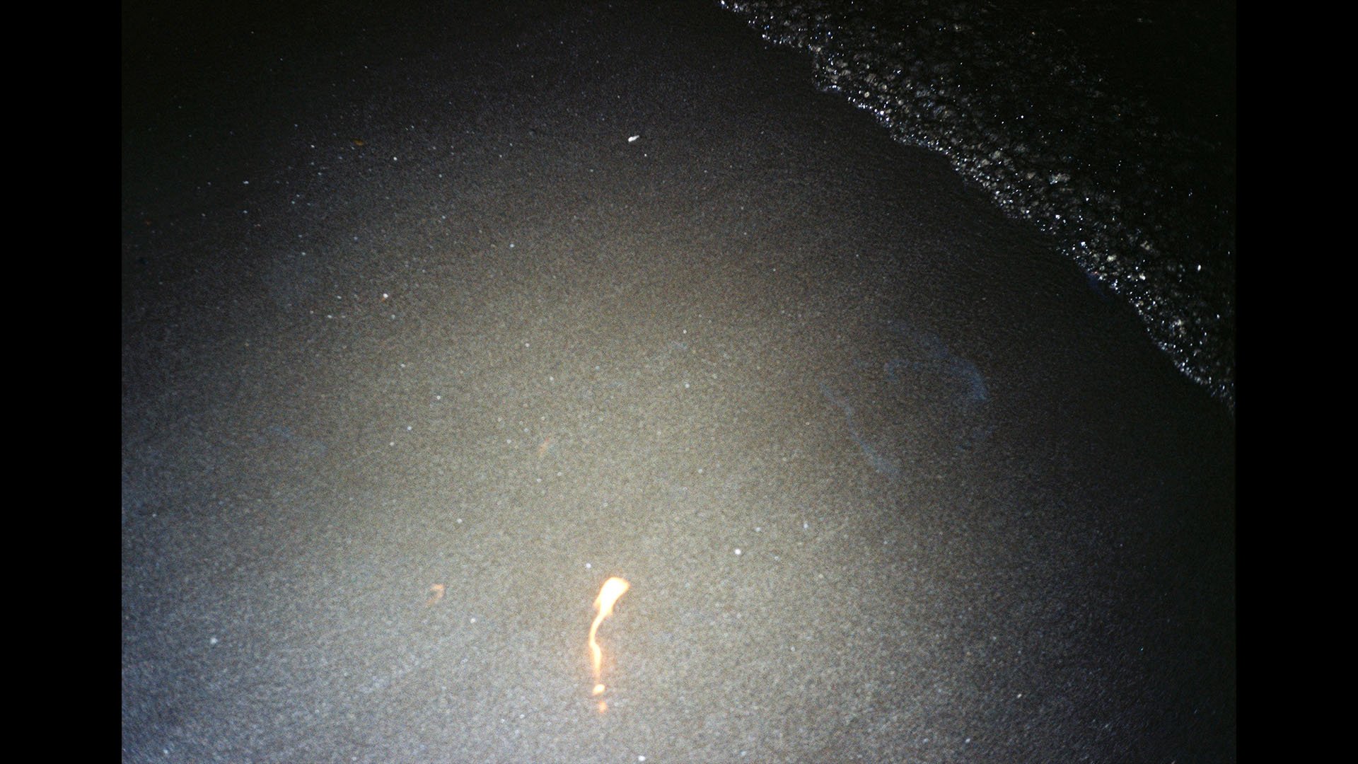 Anna Gabriele
化るなき声 the shore is my space i am changing
2017
___
performance, analog photography (35mm)
series of pictures