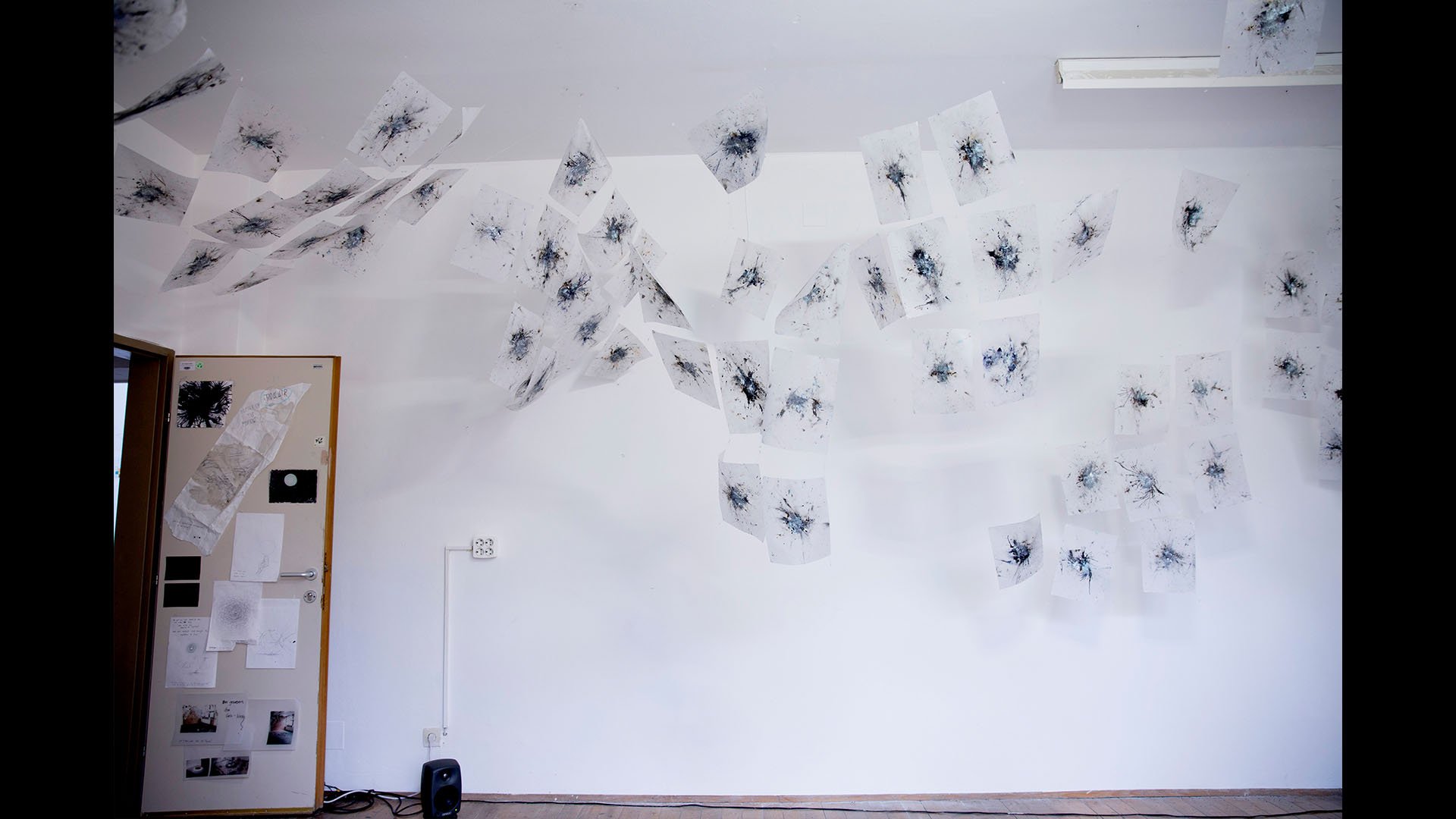Anna Gabriele
TIDALAIR
2015
___
installation
100x paintings: oil, metal, ink, explosives on tracing paper
shark teeth, clay, acrylic resin, ink, vulcanic sand, debris
sound