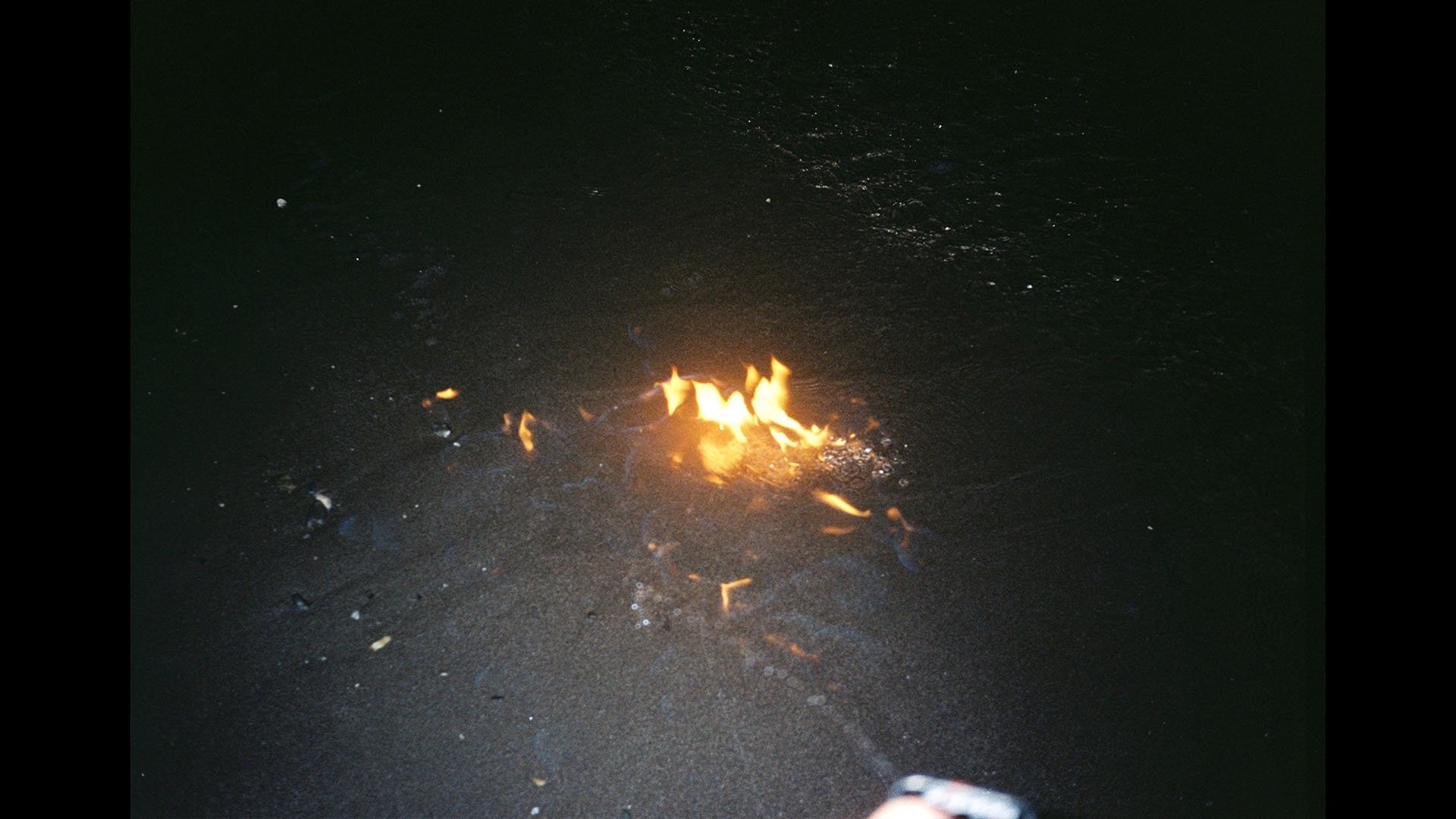 Anna Gabriele
化るなき声 the shore is my space i am changing
2017
___
performance, analog photography (35mm)
series of pictures