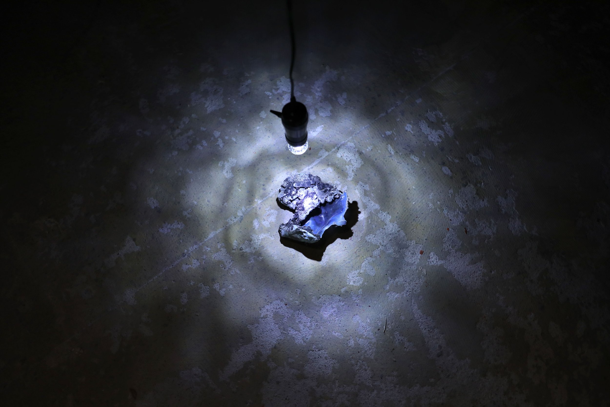 Anna Gabriele
ULUU // substance release
JP, 2017
___
installation
oil on acrylic panel, burnt plastic marinal debris, light bulb, photo print on vinyl sheet