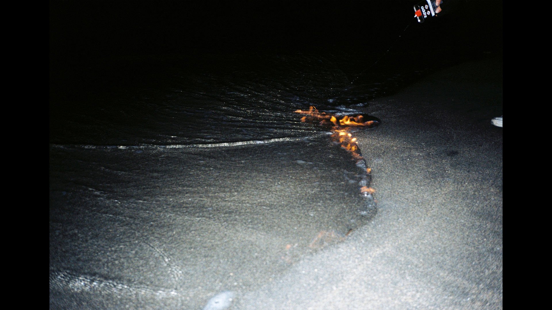 Anna Gabriele
化るなき声 the shore is my space i am changing
2017
___
performance, analog photography (35mm)
series of pictures