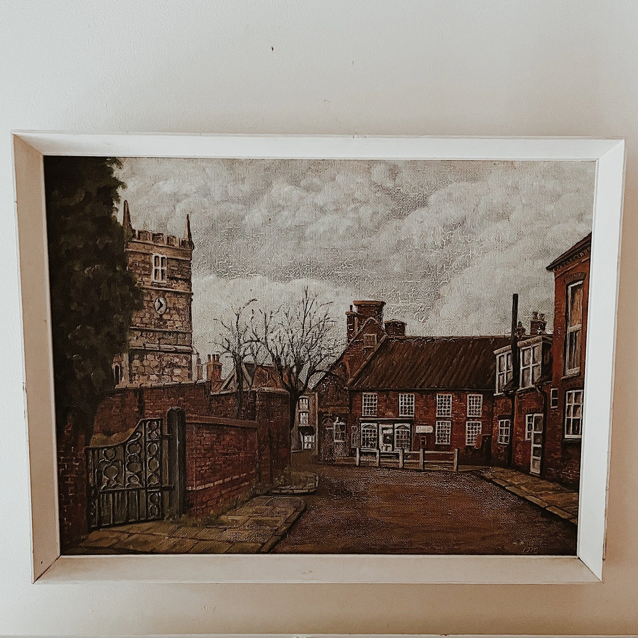 My upcoming album was recorded at@superfly_studios  in Ollerton, UK 🇬🇧
For the recently released single Half Moon 🌓, producer Jamie @evansmusic and I went to the local church to record the choir during Sunday service.
If you listen closely, you ca