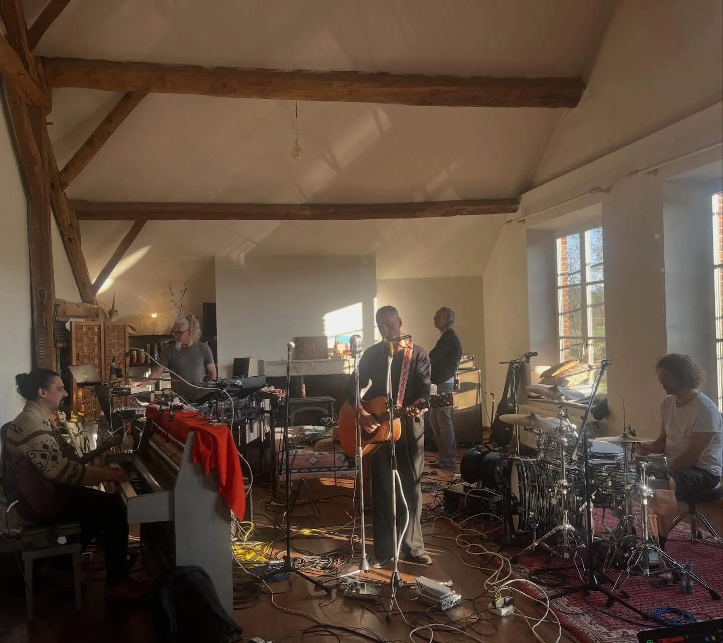 Reminiscing about our intense week of rehearsals before the album release show 🔥 it was pure bliss to be working with this band and crew 🌞 thanks to all of you for your dedication and talent 🙏

@evansmusic @pjstoney @pascalnpaulus @wimdaans @___ff
