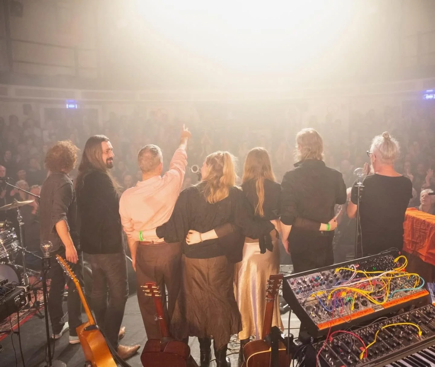 3 weeks ago we launched our new album at a sold out Botanique in Brussels 🔥 next on with the full band: the UK album release show in London on May 27th 🚀

#albumrelease #pias #songersongwriter #belgianmusic #krisdane