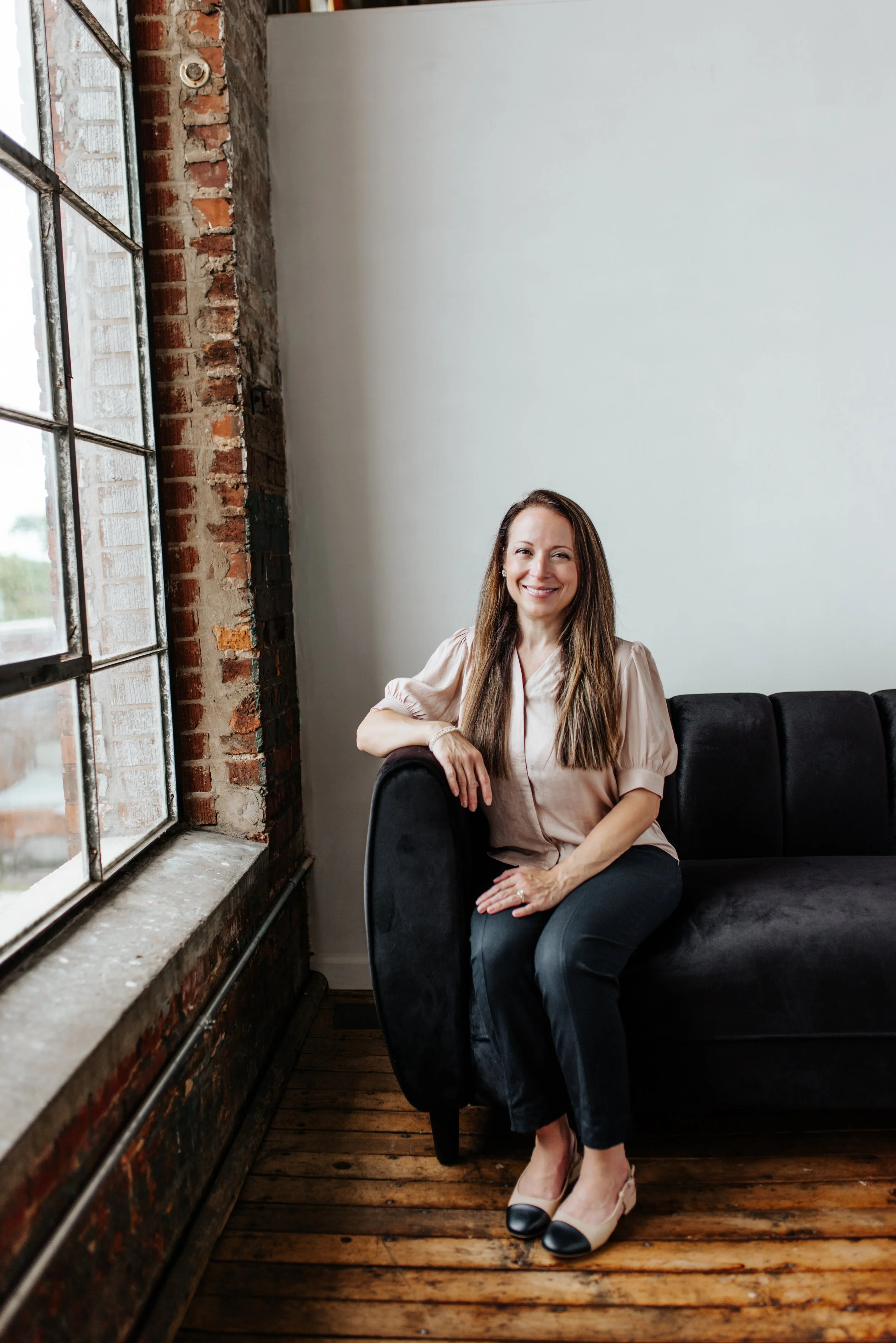Jenny Wiggins, ALC, therapist in Huntsville, Alabama, specializing in anxiety, depression, people-pleasing, relationship issues, and boundaries