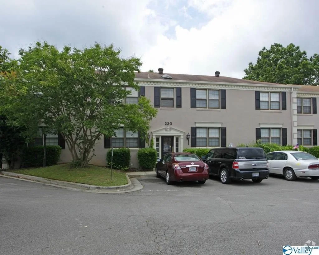 Evergreen Therapy office exterior in Huntsville, Alabama, providing individual therapy for adults